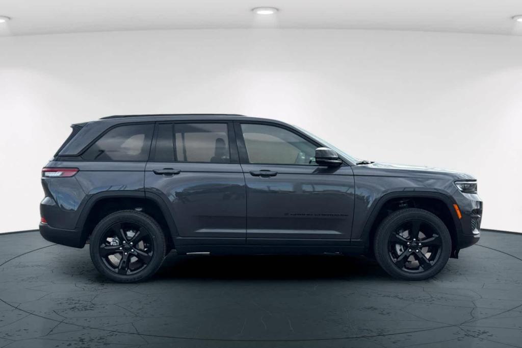 new 2025 Jeep Grand Cherokee car, priced at $39,620
