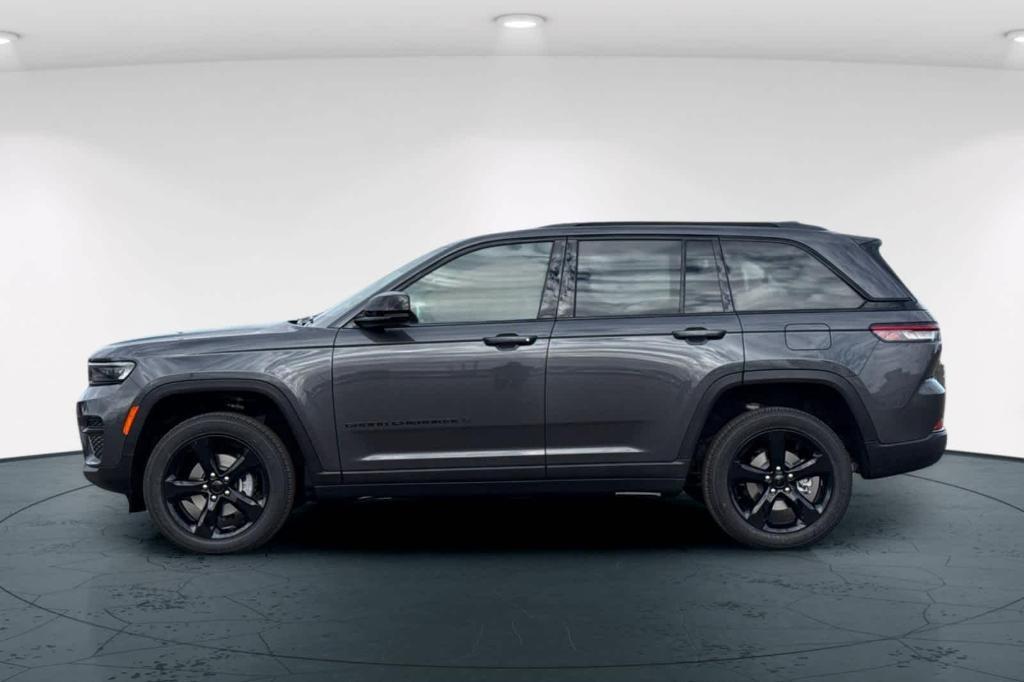 new 2025 Jeep Grand Cherokee car, priced at $39,620