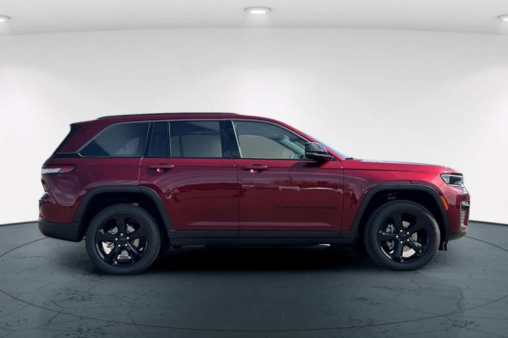 new 2026 Jeep Grand Cherokee car, priced at $46,900