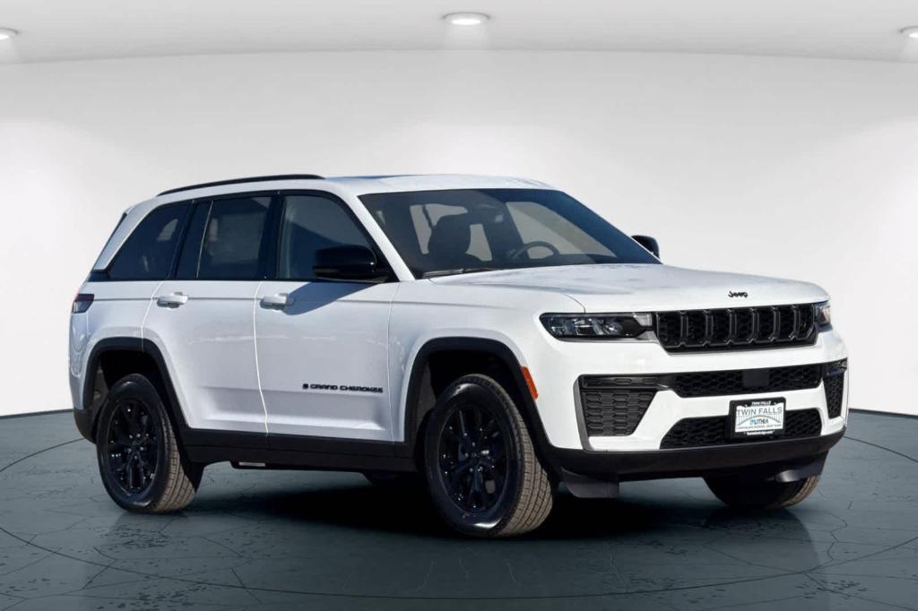new 2026 Jeep Grand Cherokee car, priced at $47,997
