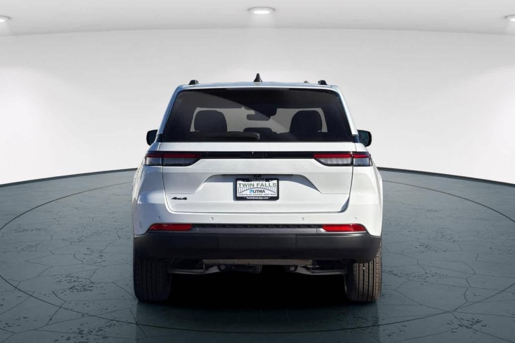 new 2026 Jeep Grand Cherokee car, priced at $47,997