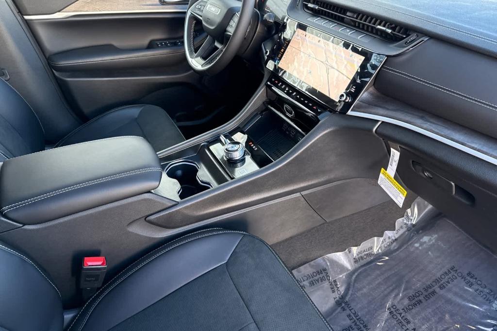 new 2026 Jeep Grand Cherokee car, priced at $47,997