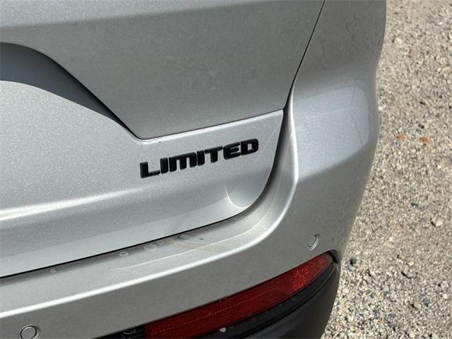 new 2025 Jeep Grand Cherokee car, priced at $48,333