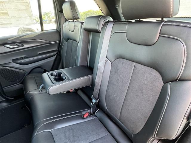 new 2025 Jeep Grand Cherokee car, priced at $43,938