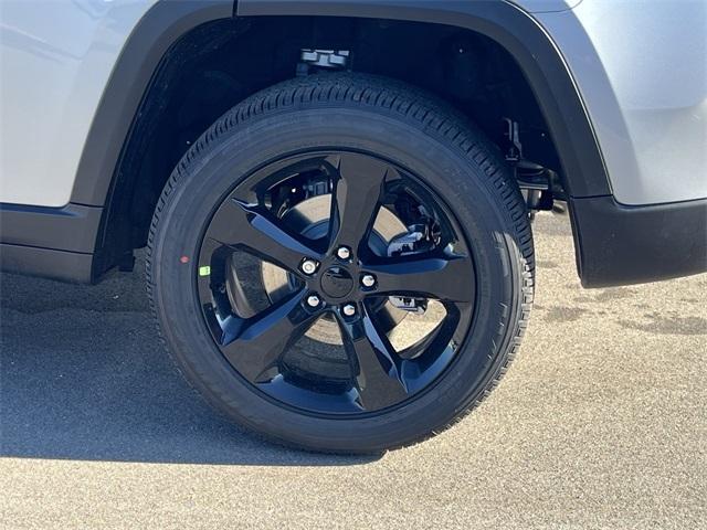 new 2025 Jeep Grand Cherokee car, priced at $43,938