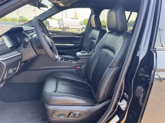 new 2025 Jeep Grand Cherokee car, priced at $46,070