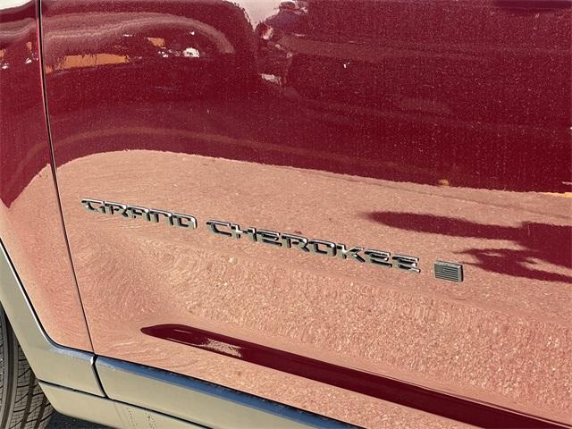 new 2025 Jeep Grand Cherokee car, priced at $44,208