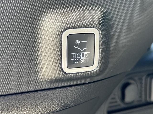 new 2025 Jeep Grand Cherokee car, priced at $43,938