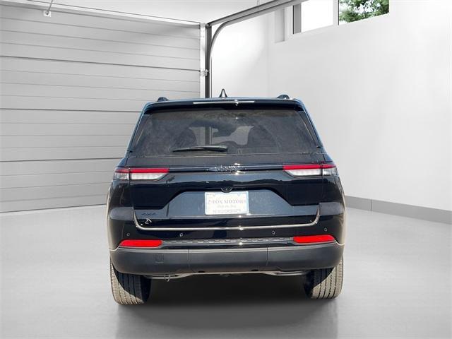 new 2025 Jeep Grand Cherokee car, priced at $43,938