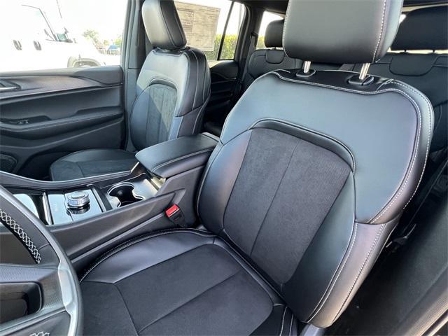 new 2025 Jeep Grand Cherokee car, priced at $43,938