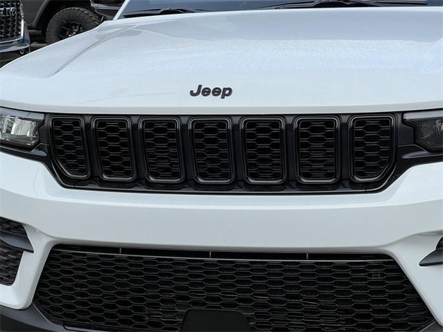 new 2025 Jeep Grand Cherokee car, priced at $43,402