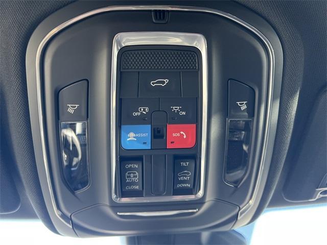 new 2025 Jeep Grand Cherokee car, priced at $40,156