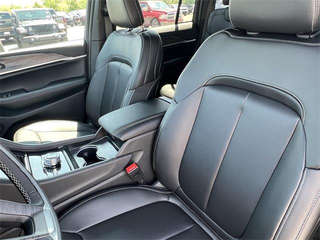 new 2025 Jeep Grand Cherokee car, priced at $48,333