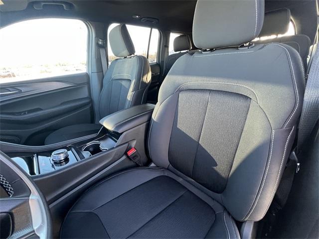 new 2025 Jeep Grand Cherokee car, priced at $39,620