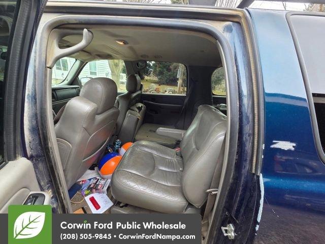 used 2006 Chevrolet Suburban car, priced at $5,500