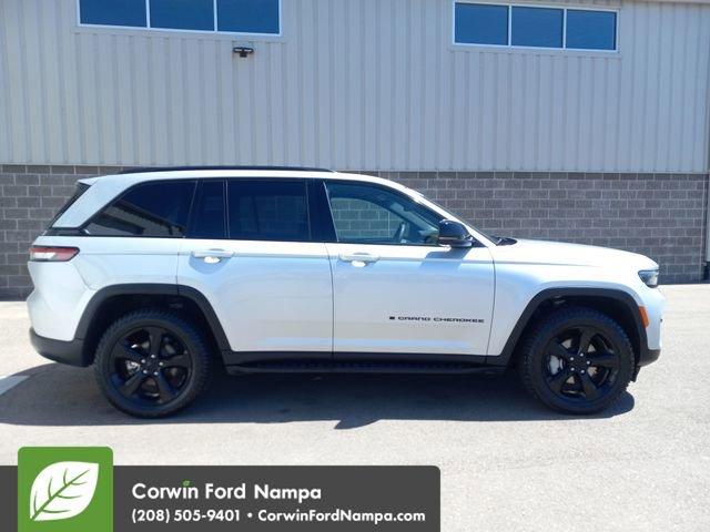 used 2024 Jeep Grand Cherokee car, priced at $30,979