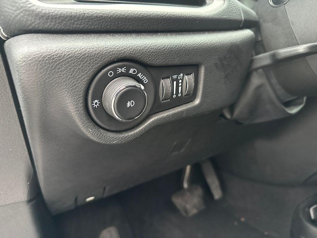 used 2023 Chrysler Pacifica car, priced at $22,364