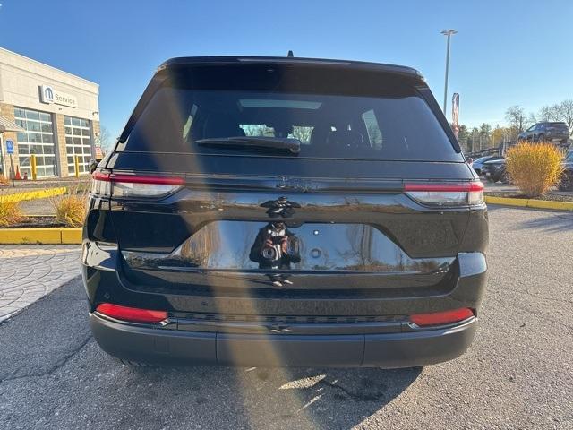 new 2025 Jeep Grand Cherokee car, priced at $52,399