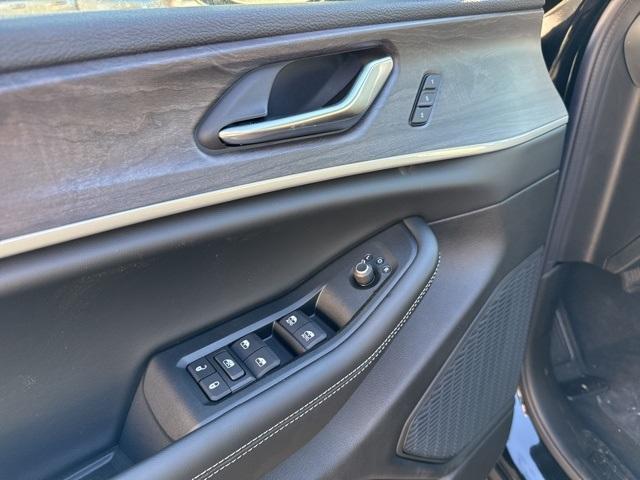 new 2025 Jeep Grand Cherokee car, priced at $52,399