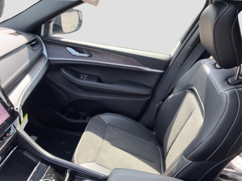 new 2026 Jeep Grand Cherokee car, priced at $47,675