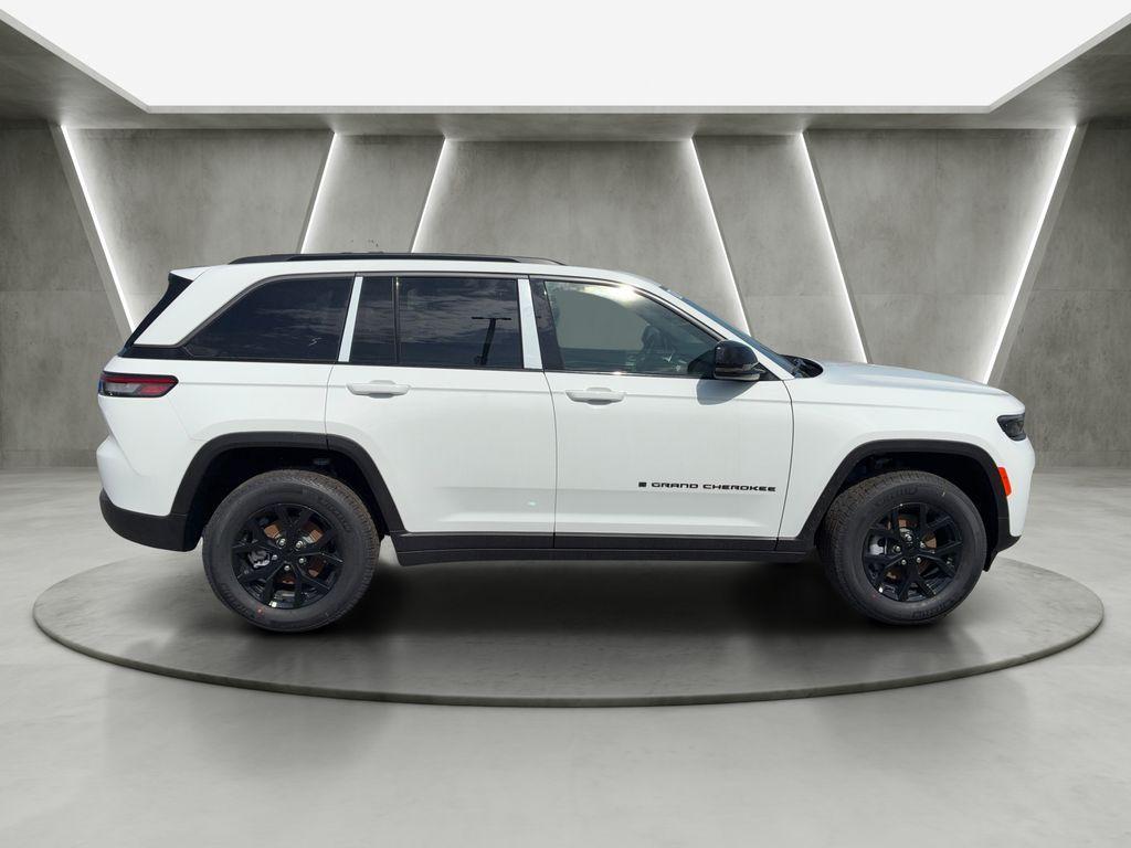 new 2026 Jeep Grand Cherokee car, priced at $47,675