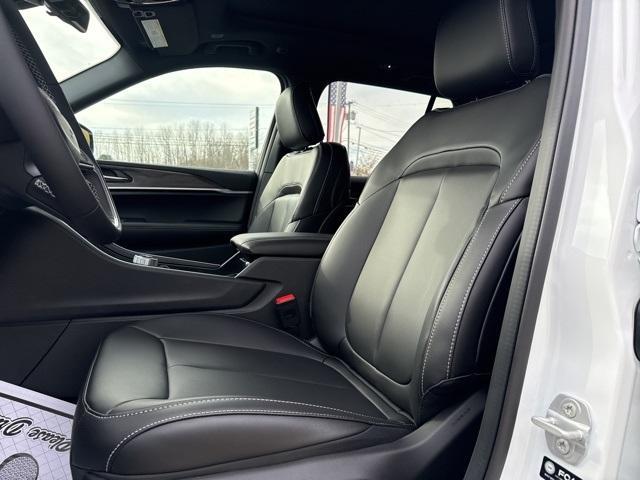 new 2025 Jeep Grand Cherokee car, priced at $51,015