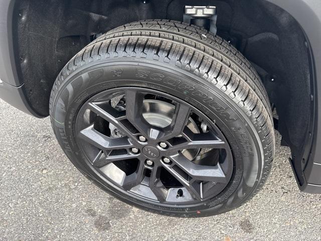 new 2025 Jeep Grand Cherokee car, priced at $51,015