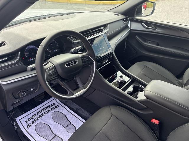 new 2025 Jeep Grand Cherokee car, priced at $40,538