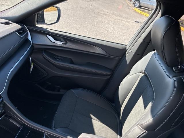 new 2025 Jeep Grand Cherokee car, priced at $43,891