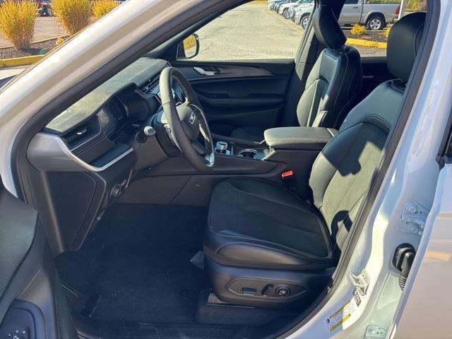 new 2025 Jeep Grand Cherokee car, priced at $43,891