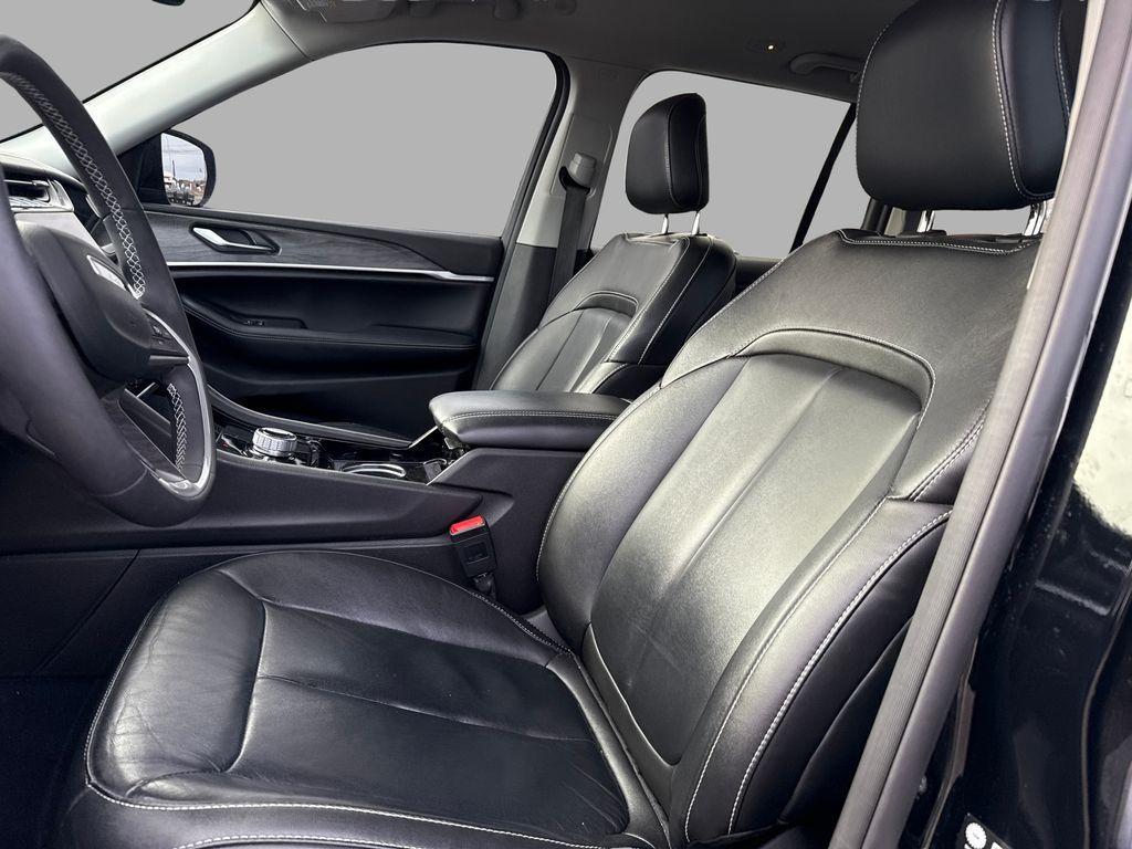 used 2023 Jeep Grand Cherokee car, priced at $32,174