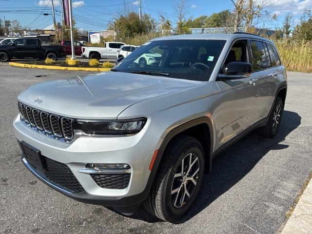 new 2025 Jeep Grand Cherokee car, priced at $46,475