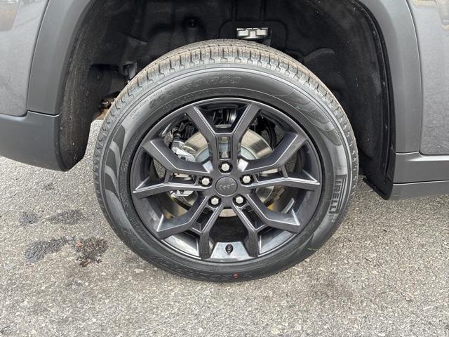 new 2025 Jeep Grand Cherokee car, priced at $51,533