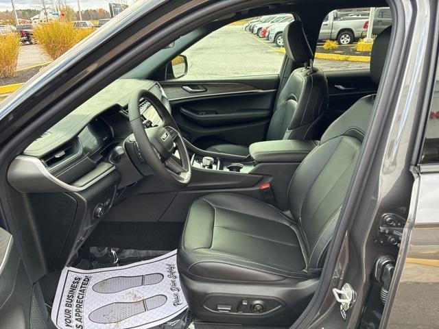 new 2025 Jeep Grand Cherokee car, priced at $51,533