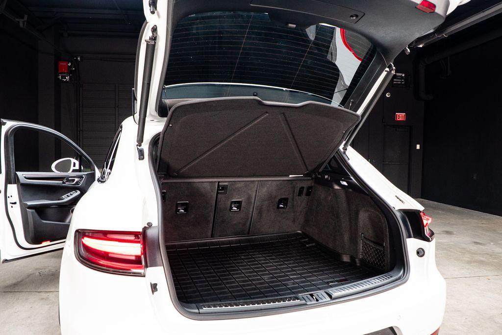 Porsche Macan view 40