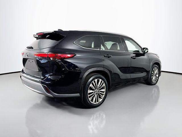 used 2022 Toyota Highlander car, priced at $26,539