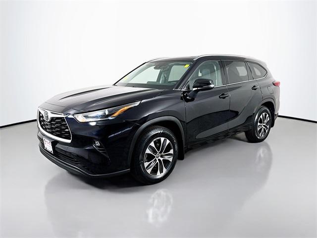 used 2021 Toyota Highlander car, priced at $33,044