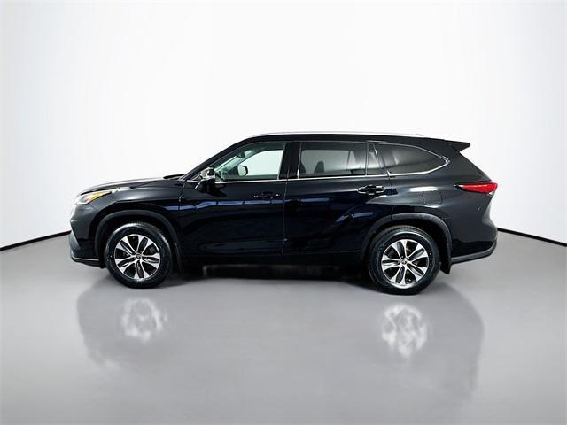 used 2021 Toyota Highlander car, priced at $33,044