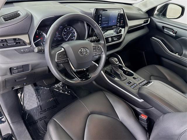 used 2021 Toyota Highlander car, priced at $33,044