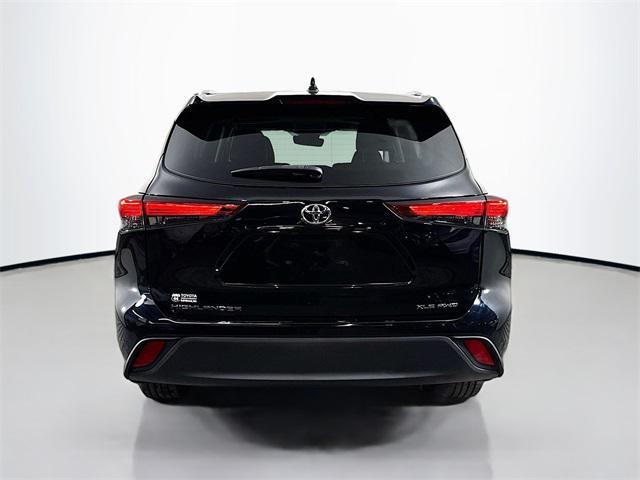 used 2021 Toyota Highlander car, priced at $33,044