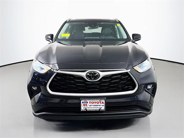 used 2021 Toyota Highlander car, priced at $33,044