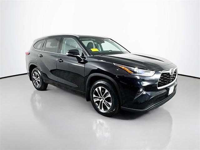 used 2021 Toyota Highlander car, priced at $33,044