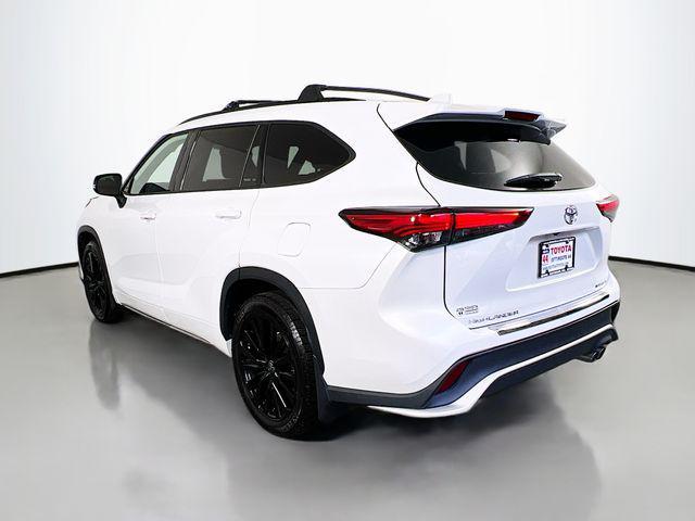 used 2023 Toyota Highlander car, priced at $43,044