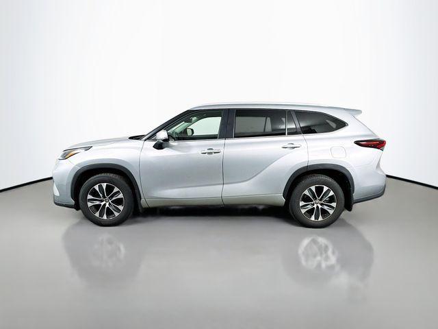 used 2025 Toyota Highlander car, priced at $43,444