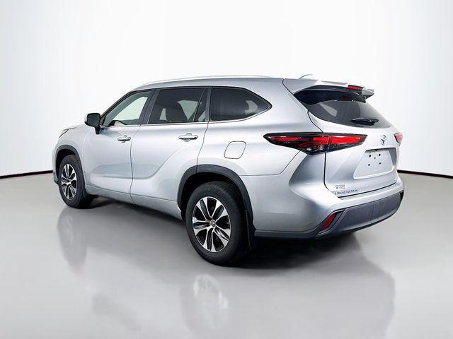 used 2025 Toyota Highlander car, priced at $43,444