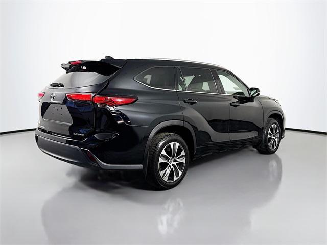 used 2021 Toyota Highlander car, priced at $31,344