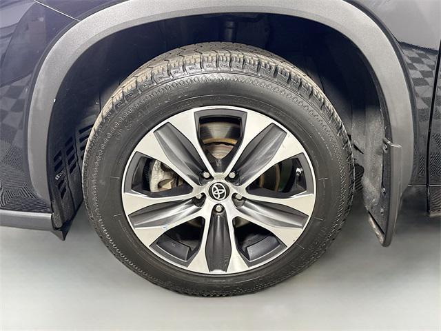 used 2021 Toyota Highlander car, priced at $31,344