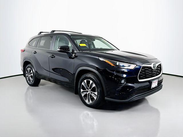 used 2023 Toyota Highlander car, priced at $39,839