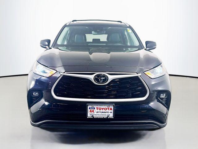 used 2024 Toyota Highlander car, priced at $43,239