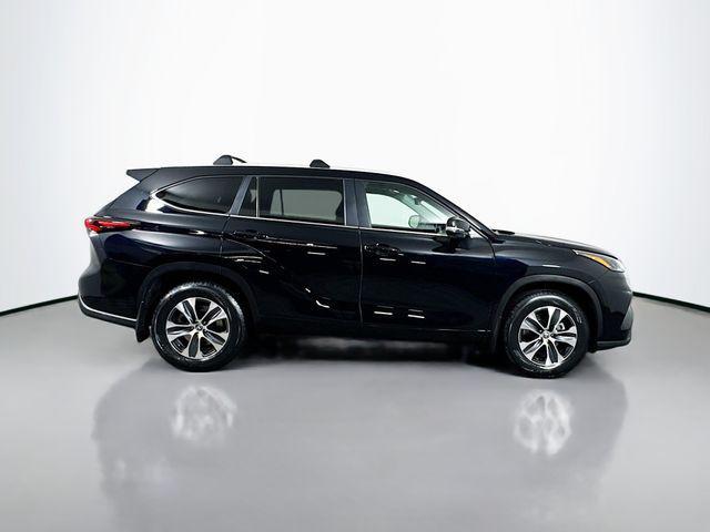 used 2024 Toyota Highlander car, priced at $43,239